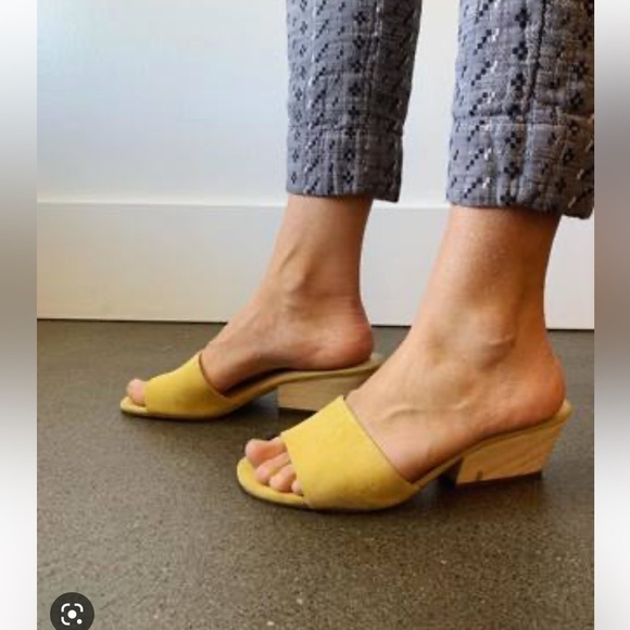 Botkier Gold Shimmery Carlie Slide Leather Sandals. Size 8. D1250/A1688 - Picture 1 of 11
